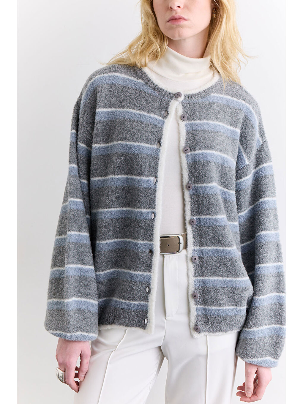 Soft Dokulu Düğmeli Hırka Gri Çizgili-5