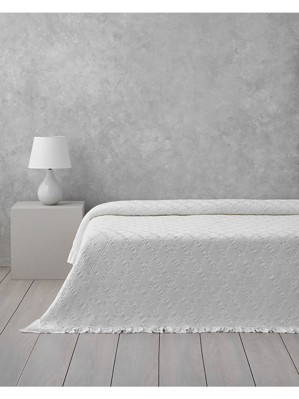 Elegant Dream Jakarlı Fırfırlı Çift Kişilik Pike 200x220 cm Beyaz