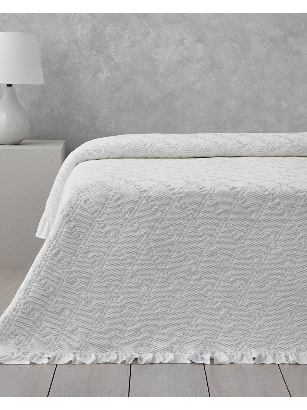 Elegant Dream Jakarlı Fırfırlı Çift Kişilik Pike 200x220 cm Beyaz-1