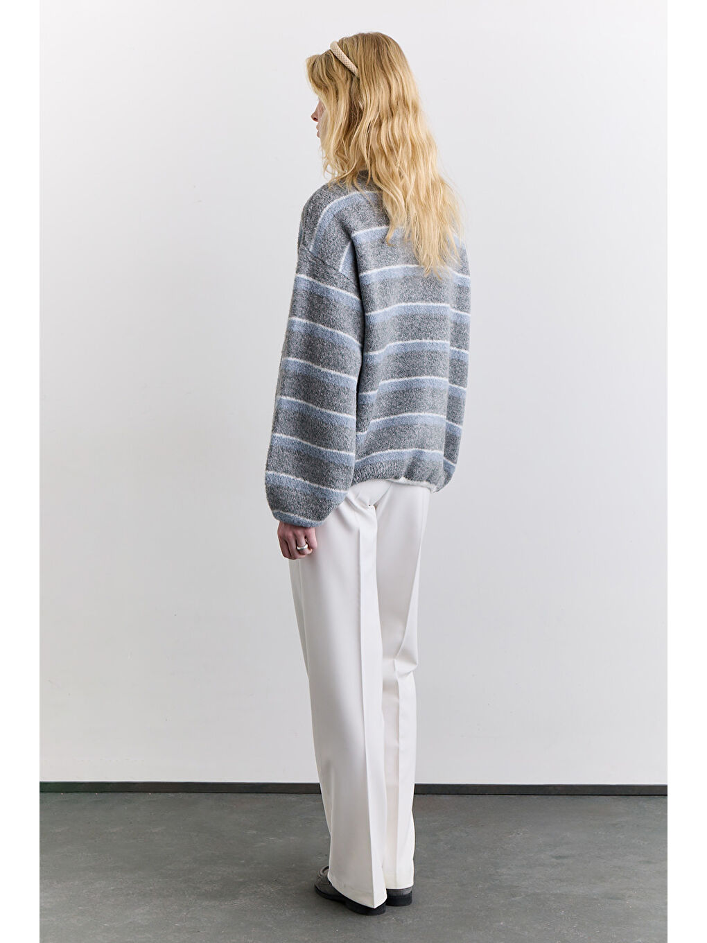Soft Dokulu Düğmeli Hırka Gri Çizgili-6