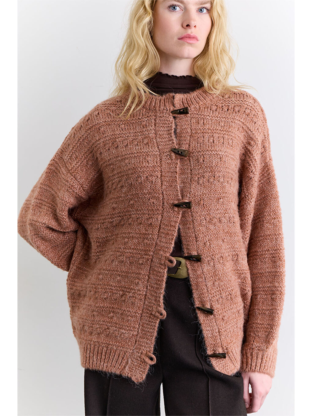 Kahverengi Geniş Düğmeli Triko Hırka Kiremit