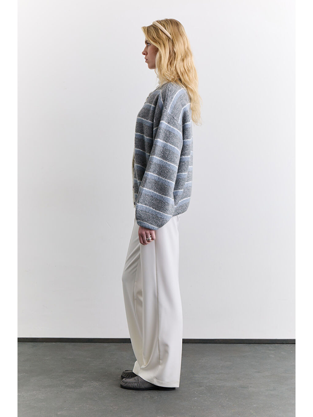 Soft Dokulu Düğmeli Hırka Gri Çizgili-4