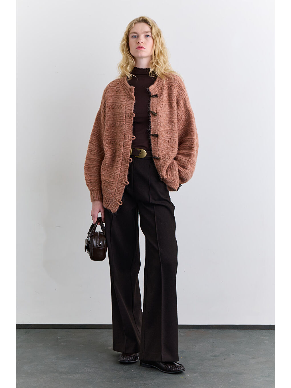 Kahverengi Geniş Düğmeli Triko Hırka Kiremit-3