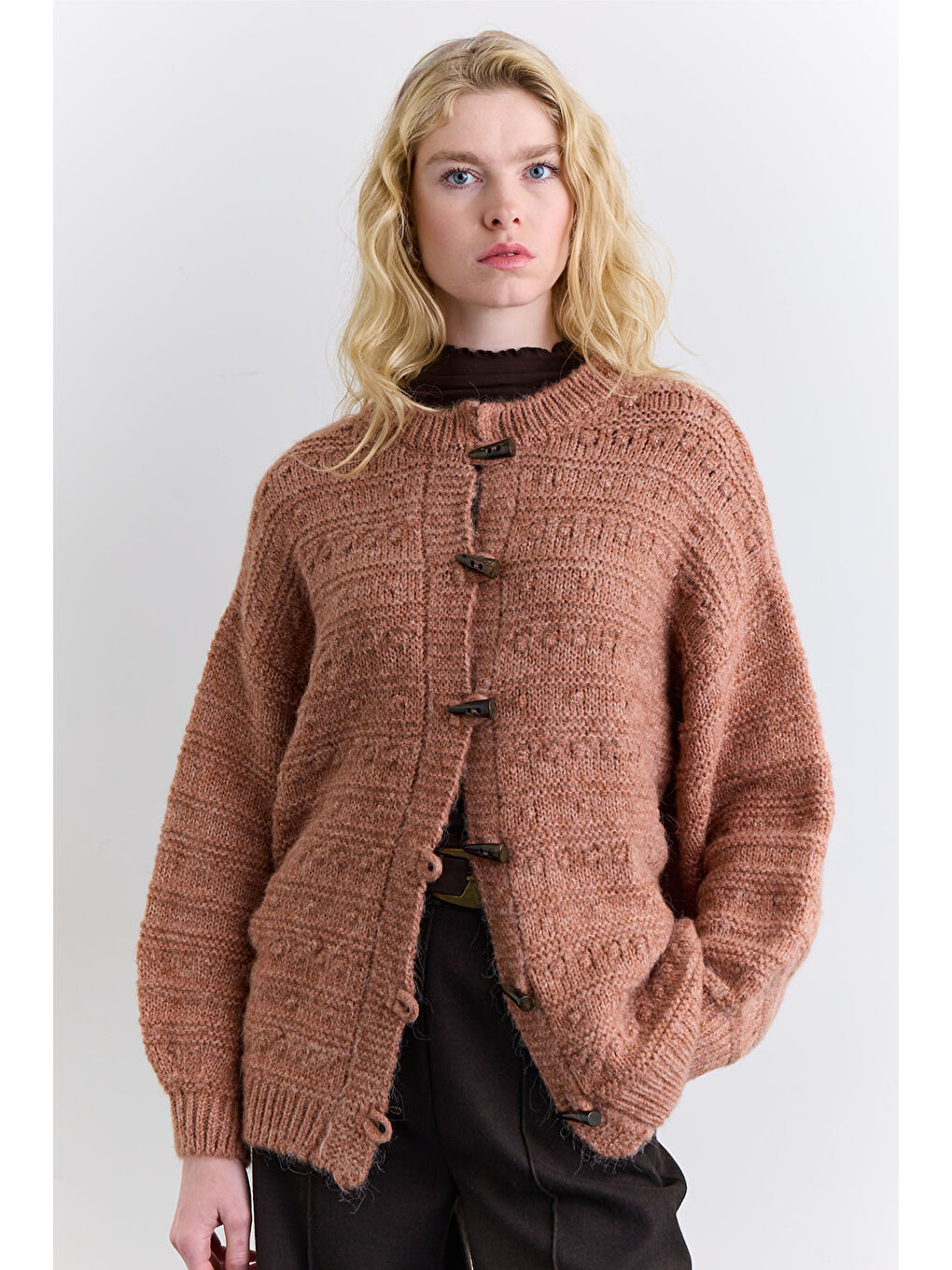 Kahverengi Geniş Düğmeli Triko Hırka Kiremit-4