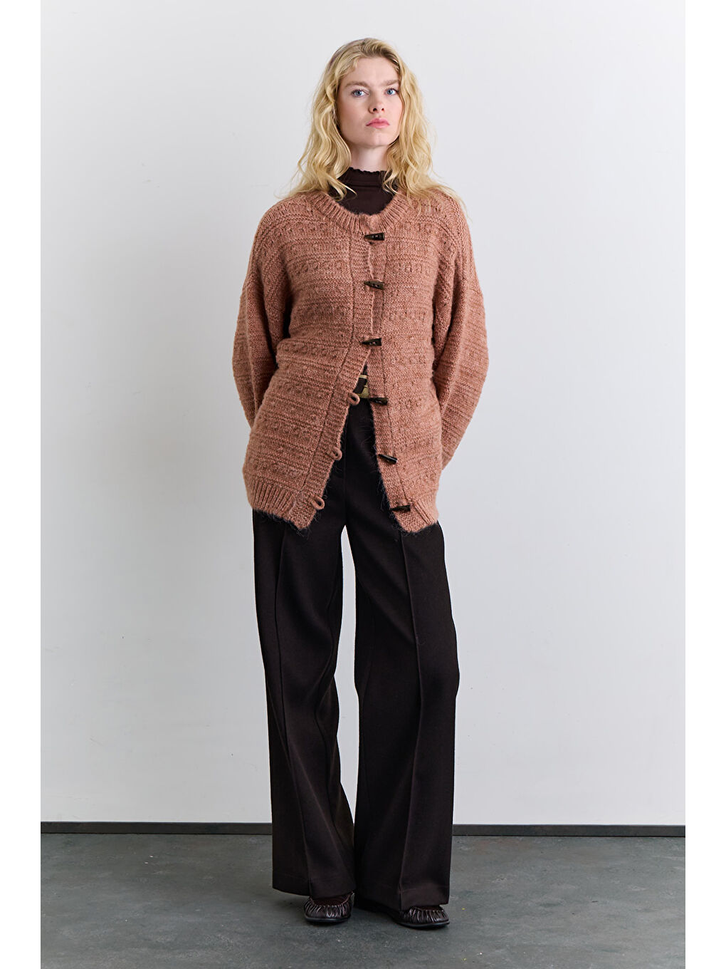 Kahverengi Geniş Düğmeli Triko Hırka Kiremit-5