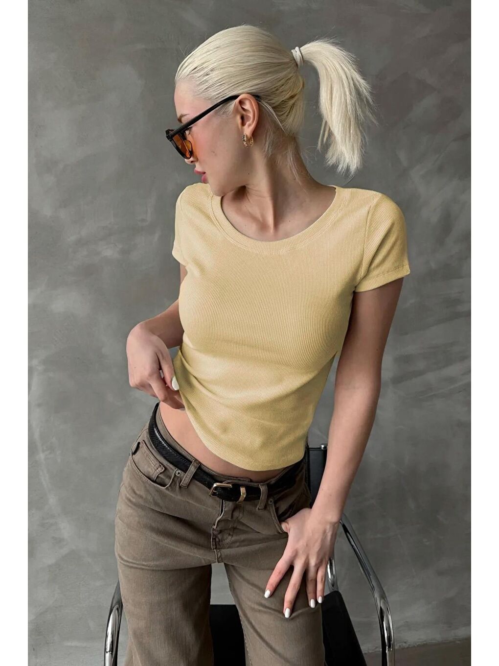 Sarı Geniş Yaka Fittili Basic Kadın T-Shirt Mg2293