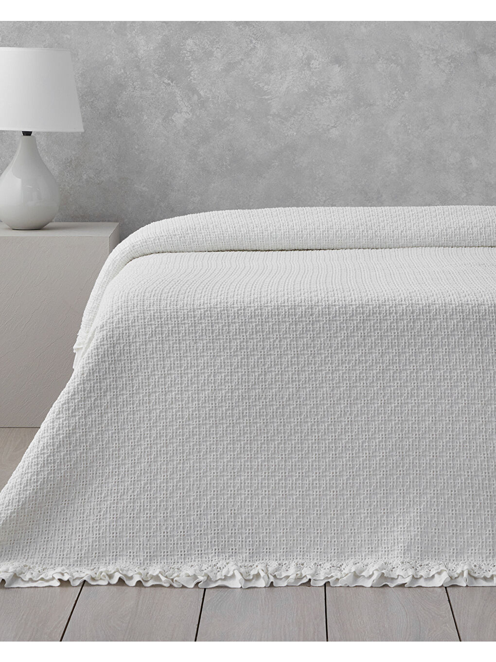 English Home Noble Elegance Jakarlı Fırfırlı Çift Kişilik Pike 200x220 cm Beyaz - 1