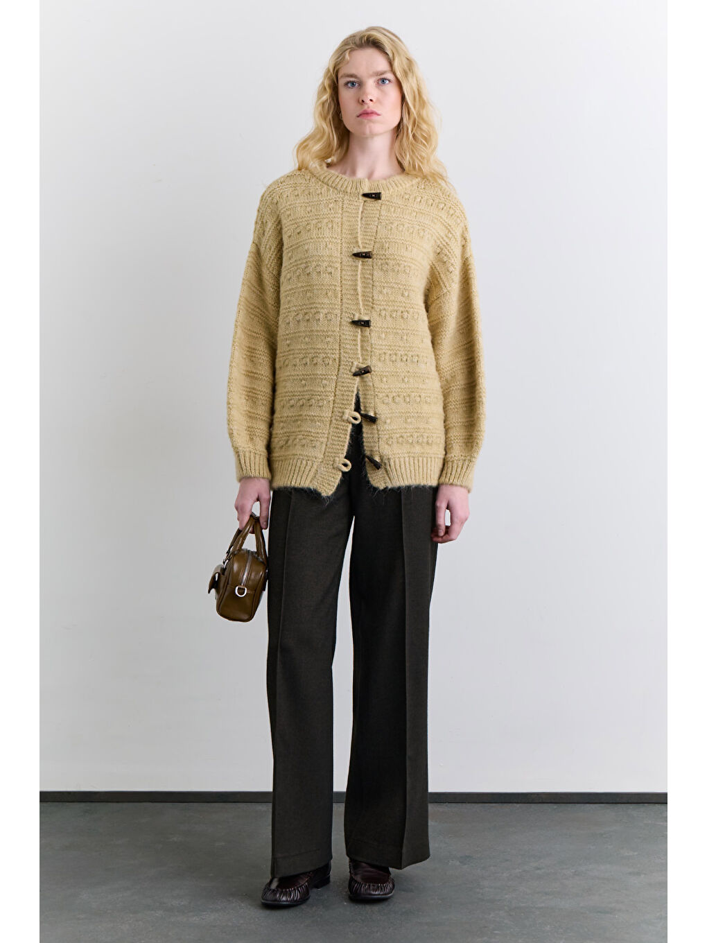 Sarı Geniş Düğmeli Triko Hırka Safran-1