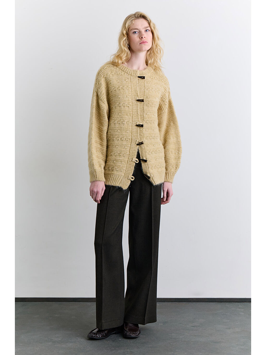 Sarı Geniş Düğmeli Triko Hırka Safran-2