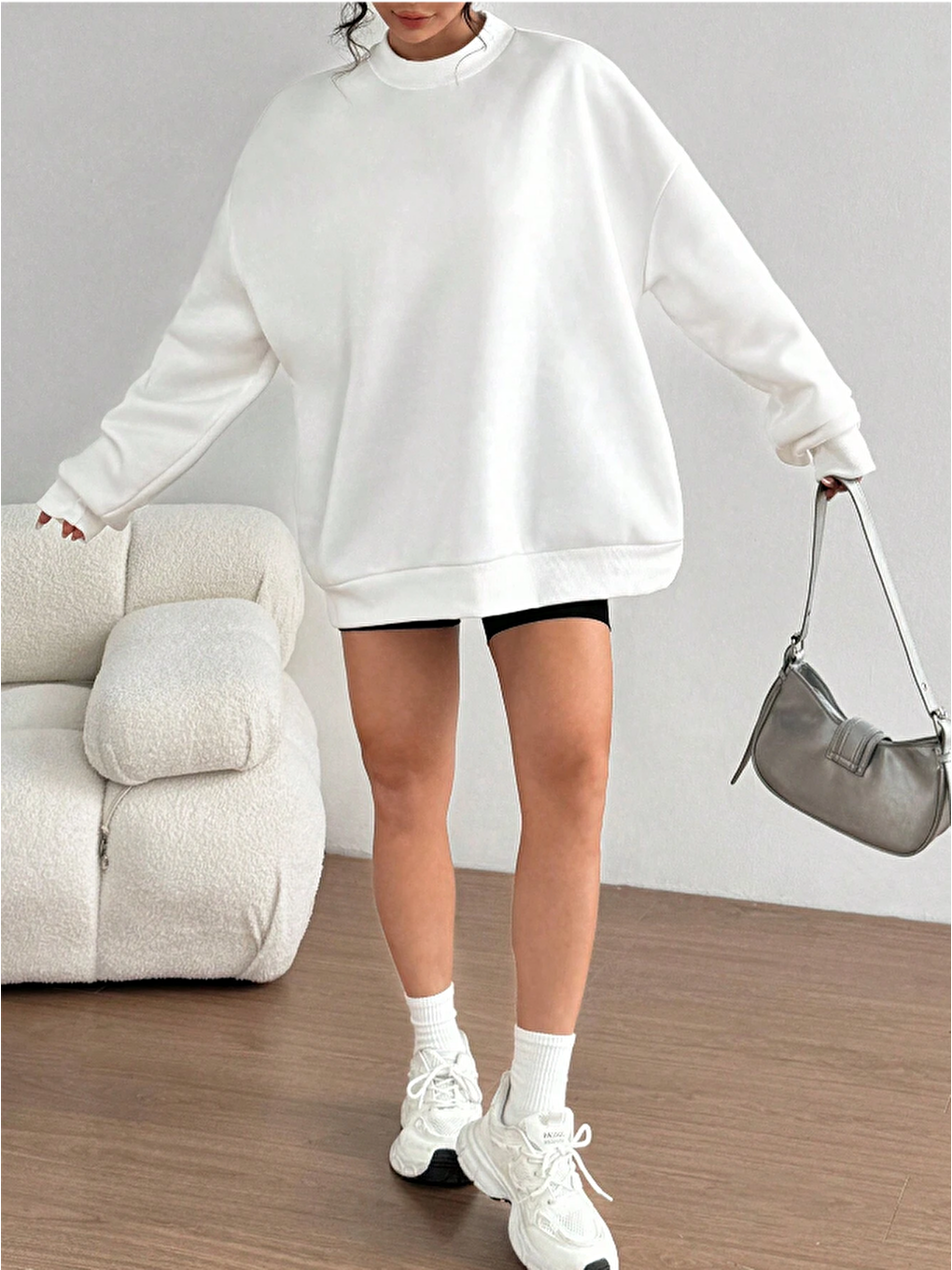 Beyaz Kadın Bisiklet Yaka Basic Oversize Sweatshirt
