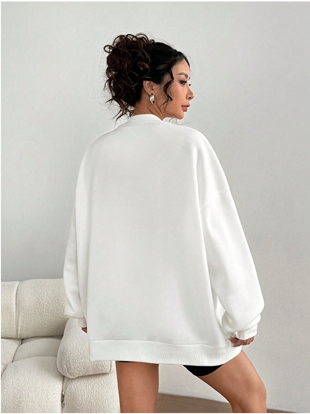 Beyaz Kadın Bisiklet Yaka Basic Oversize Sweatshirt-1