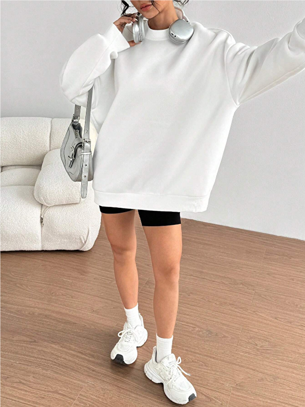 Beyaz Kadın Bisiklet Yaka Basic Oversize Sweatshirt-2