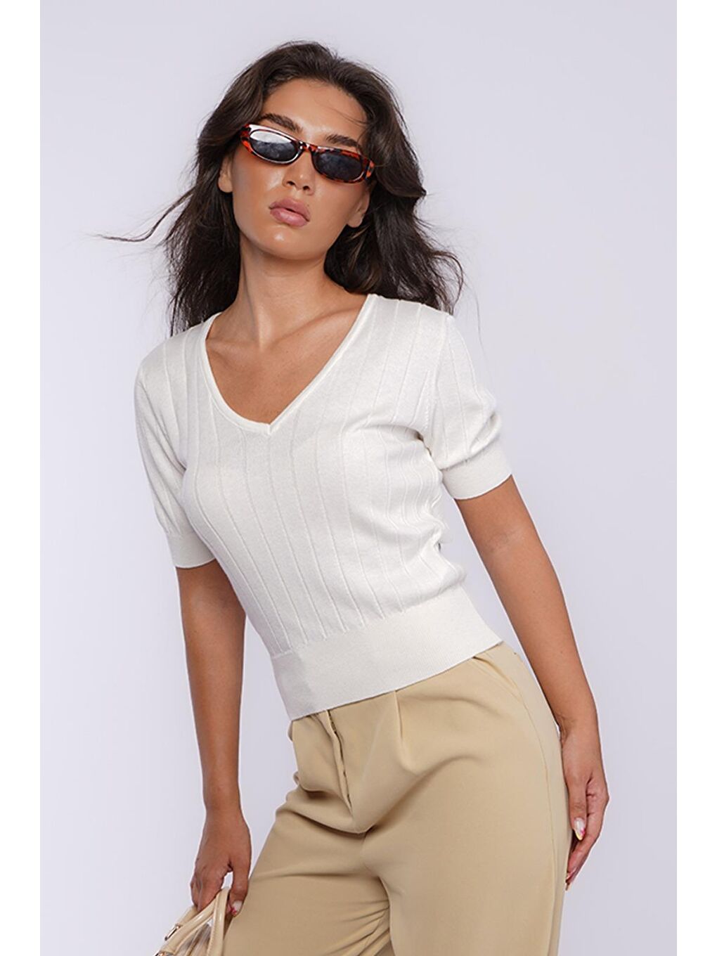 Ekru V Yaka Örgülü Kadın Triko Tişört Mg2369