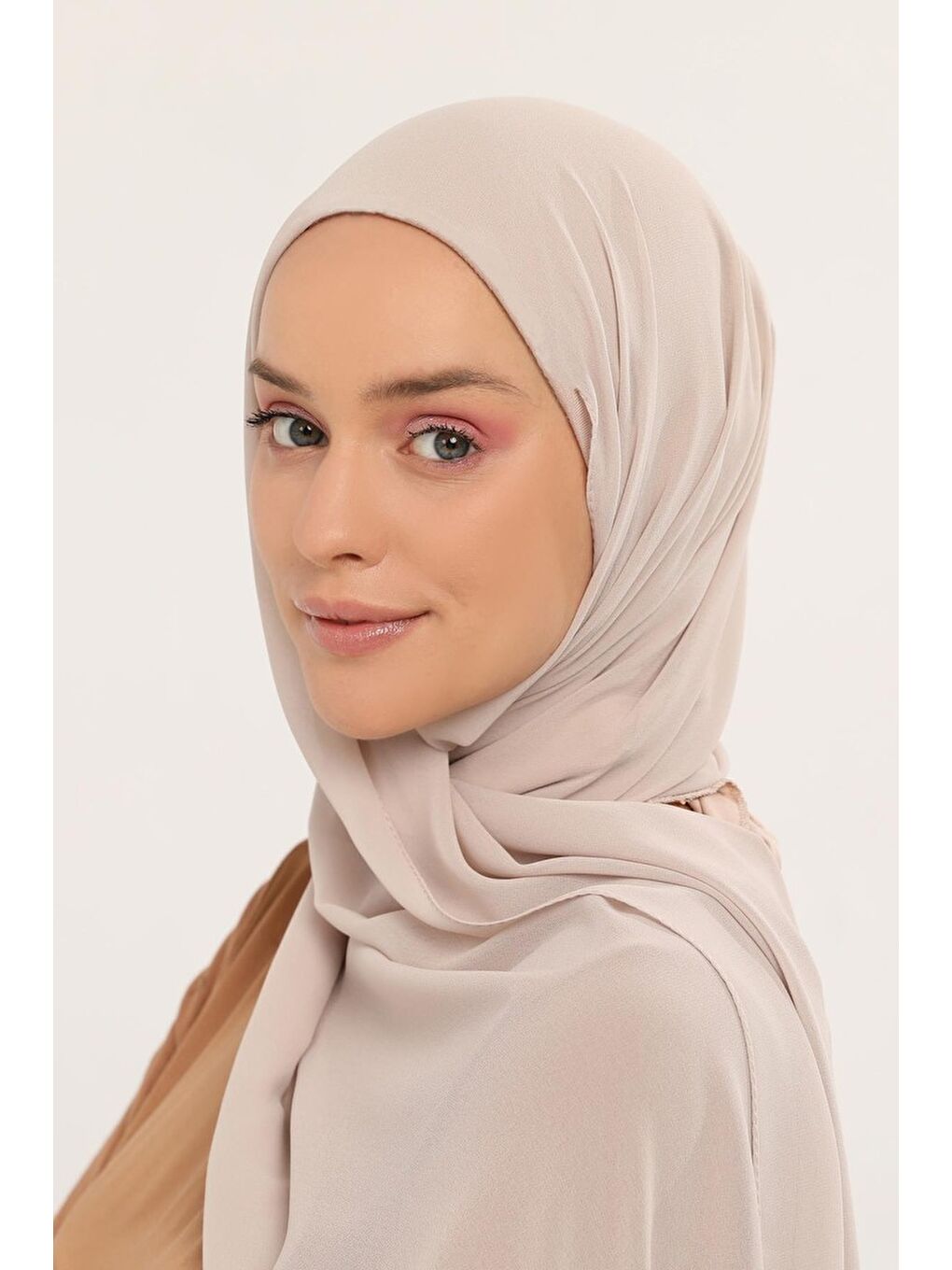 Bej Hazır Pratik Lüks Boyunluklu Boneli Şifon Şal-3