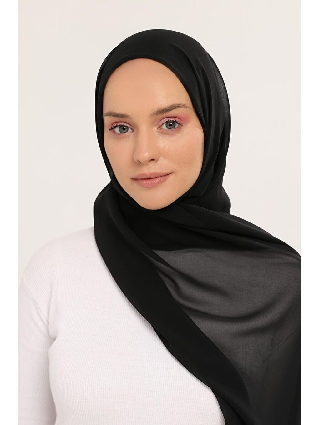 Siyah Hazır Pratik Lüks Boyunluklu Boneli Şifon Şal-1