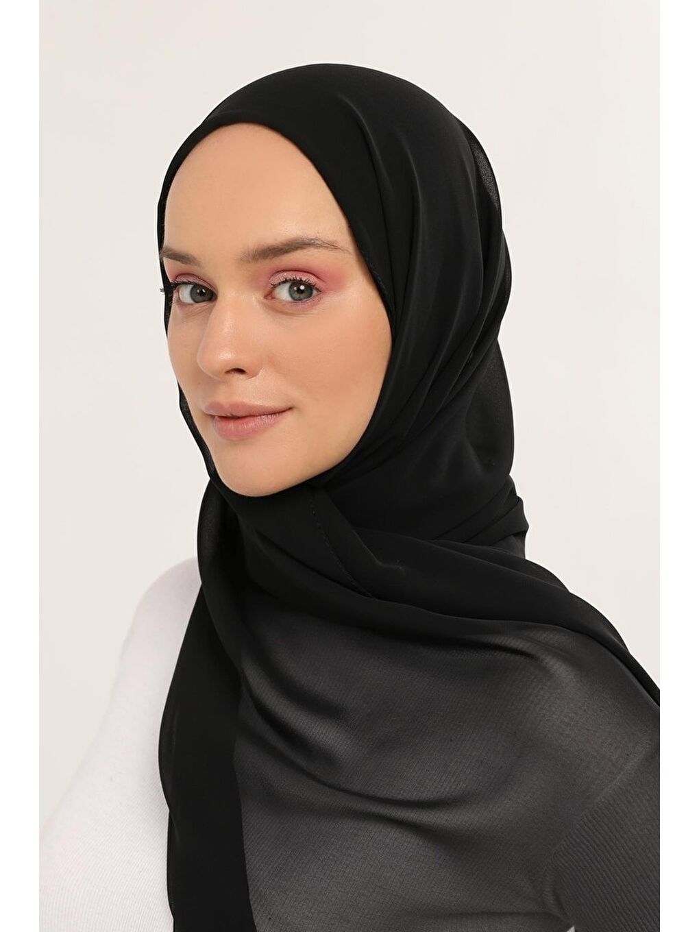 Siyah Hazır Pratik Lüks Boyunluklu Boneli Şifon Şal-3