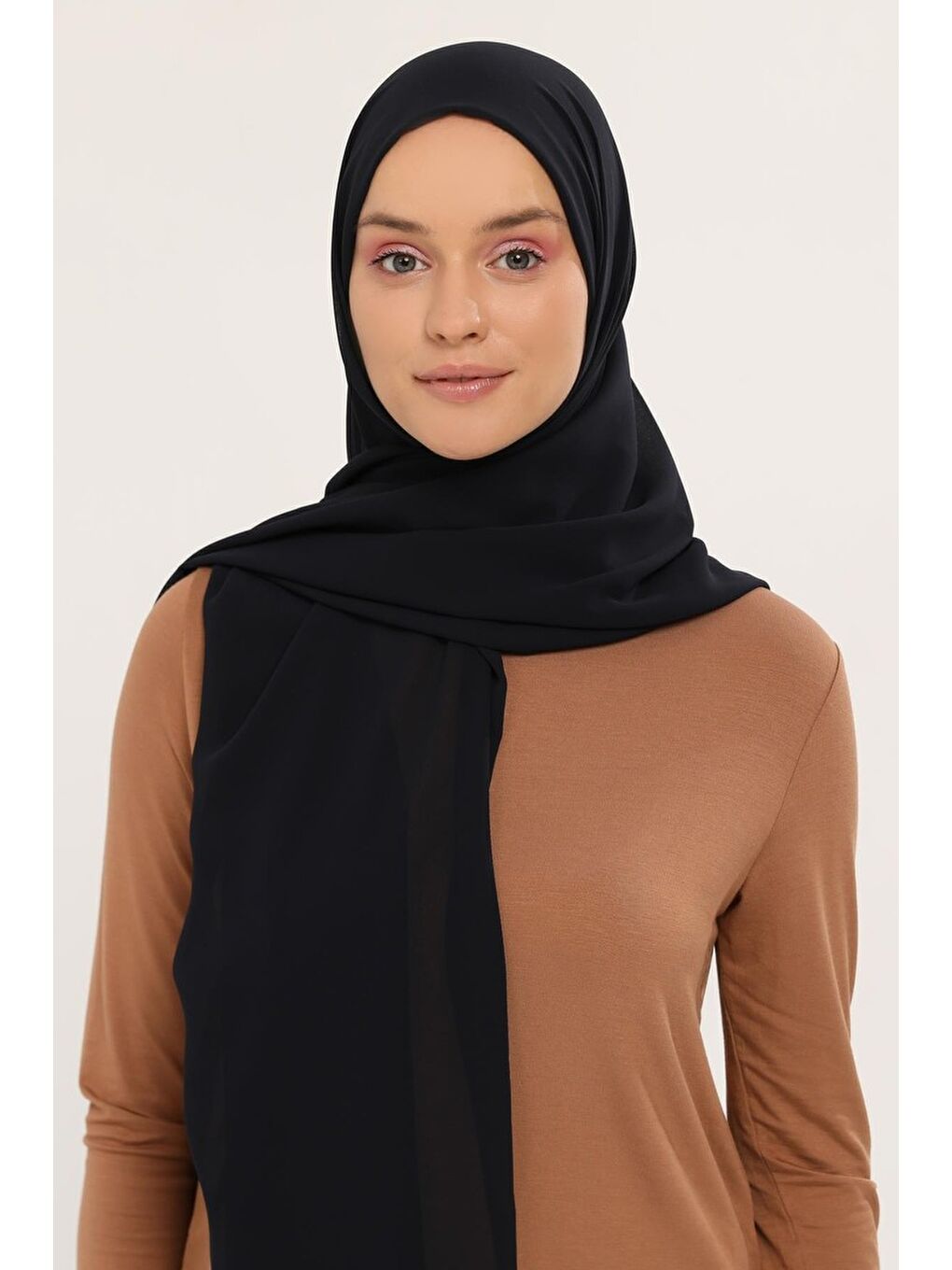 Lacivert Hazır Pratik Lüks Boyunluklu Boneli Şifon Şal-1