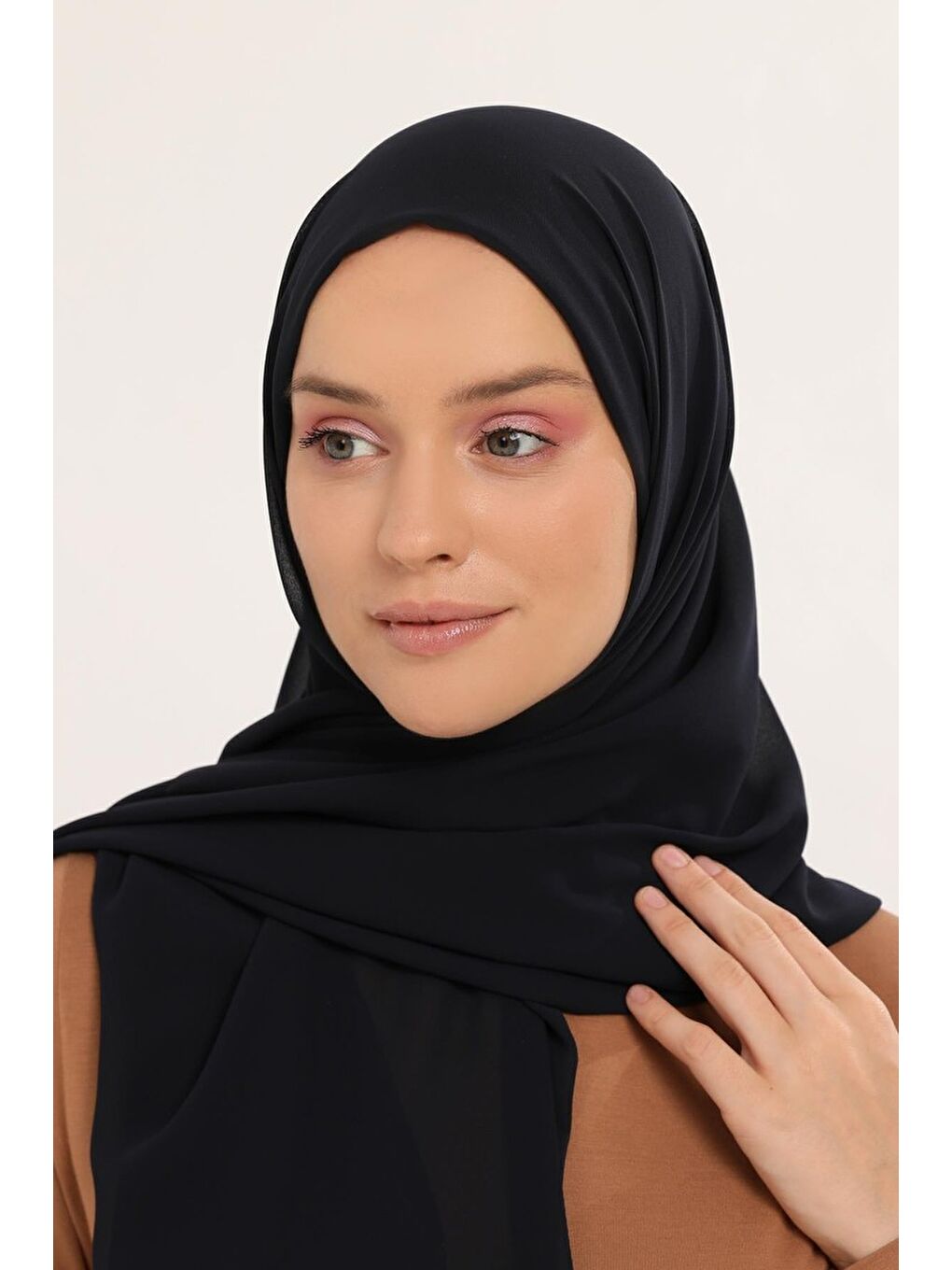 Lacivert Hazır Pratik Lüks Boyunluklu Boneli Şifon Şal-2