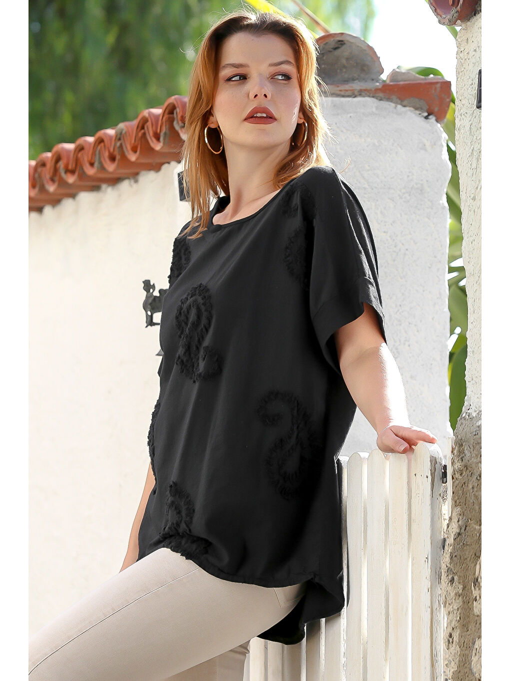 İtalyan Siyah Havuz Yaka Kısa Kol Süzene Nakışlı Casual Pamuklu Örme Bluz 70 65-1