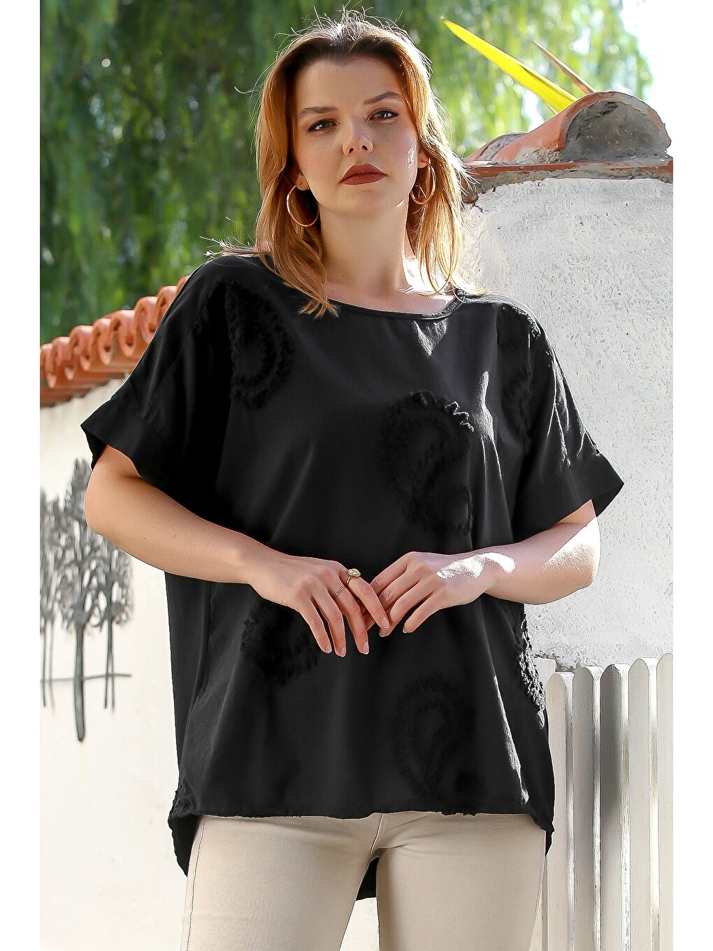 İtalyan Siyah Havuz Yaka Kısa Kol Süzene Nakışlı Casual Pamuklu Örme Bluz 70 65-2