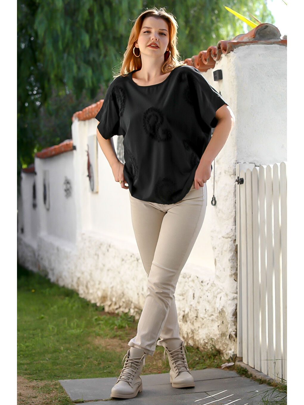 İtalyan Siyah Havuz Yaka Kısa Kol Süzene Nakışlı Casual Pamuklu Örme Bluz 70 65-3