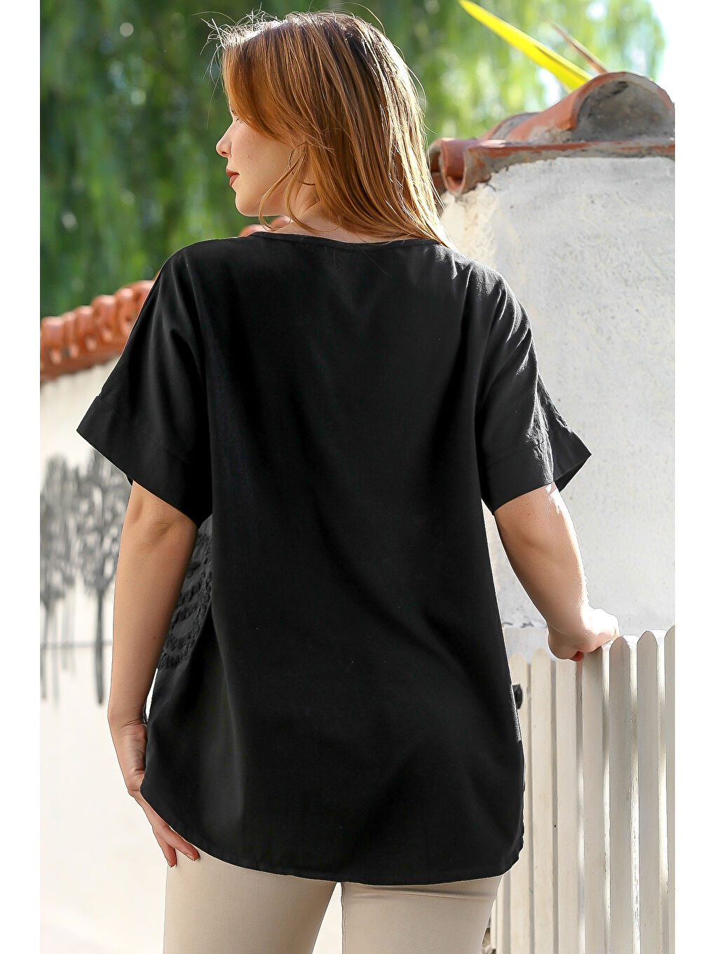 İtalyan Siyah Havuz Yaka Kısa Kol Süzene Nakışlı Casual Pamuklu Örme Bluz 70 65-5