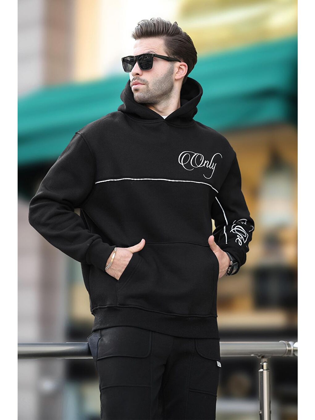 Siyah Kapüşonlu Şerit Detaylı Baskılı Erkek Sweatshirt 7091-1
