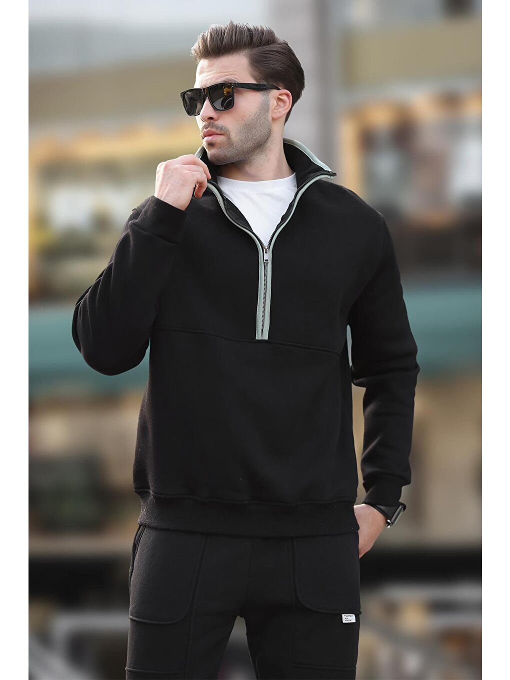 Siyah Dik Yaka Yarım Fermuarlı Sweatshirt 7079-2