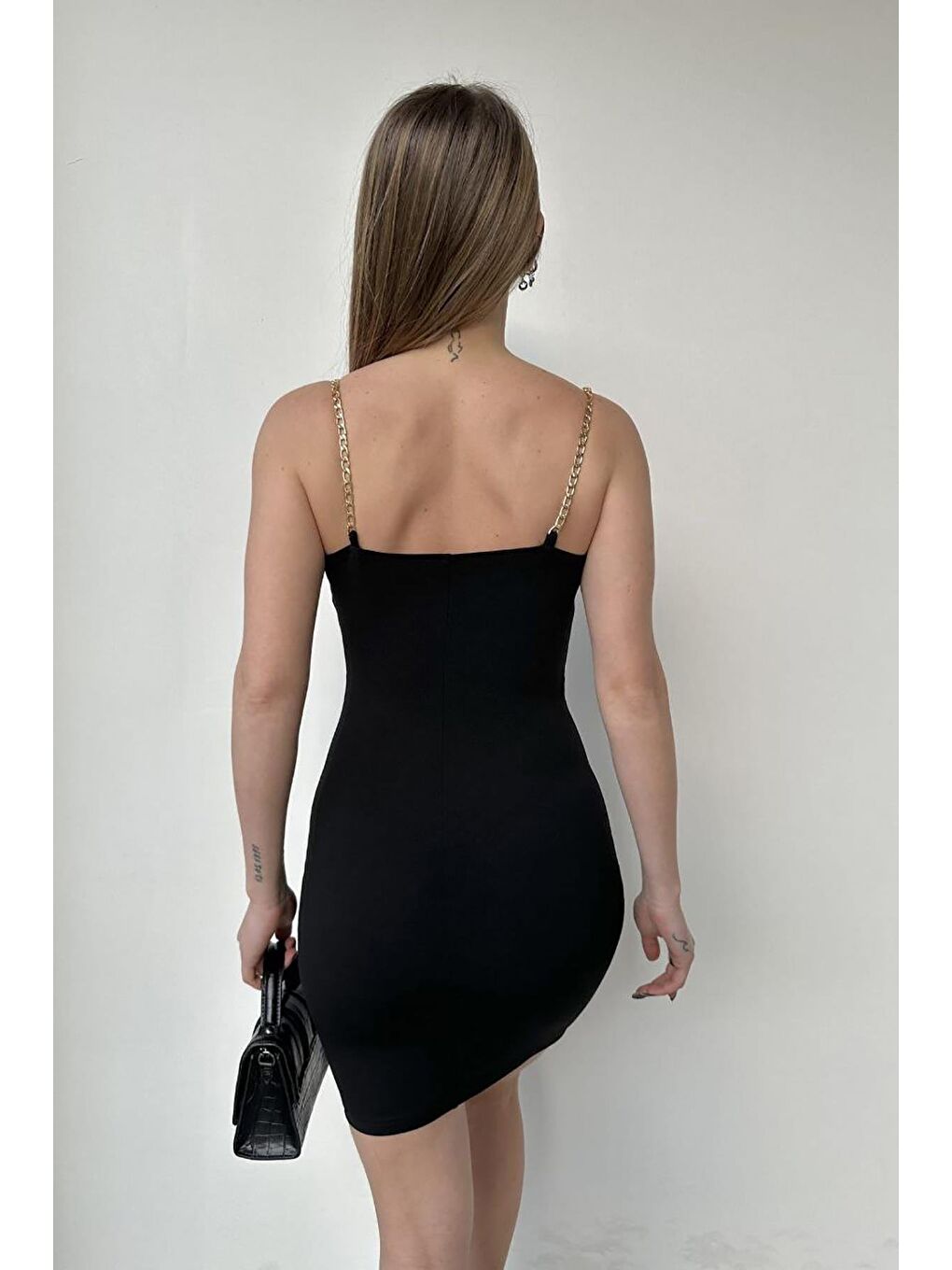 Siyah Zincir Askı V Yaka İthal Krep Kumaş Volanlı Elbise-4