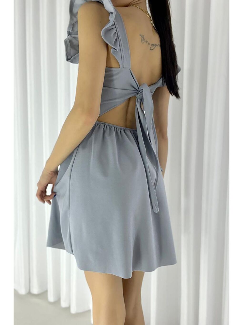 Gri Omuz Volanlı Sırt Bağlama Detay İthal Krep Kumaş Elbise-1