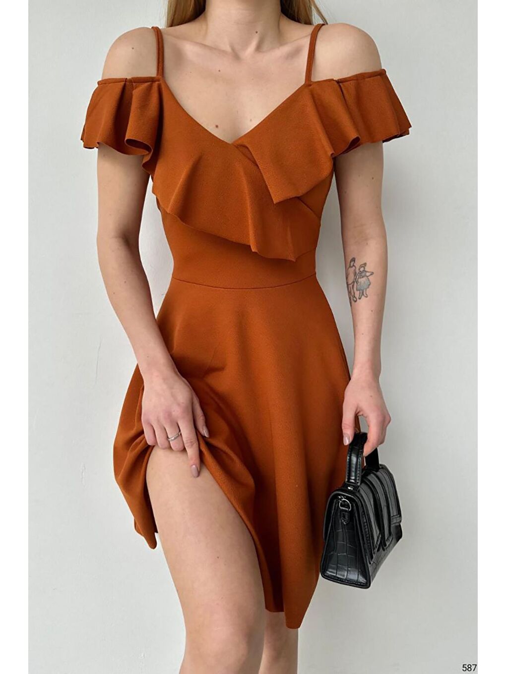 Kahverengi Kiremit Rengi Askılı Omuz Fırfırlı Elbise-1