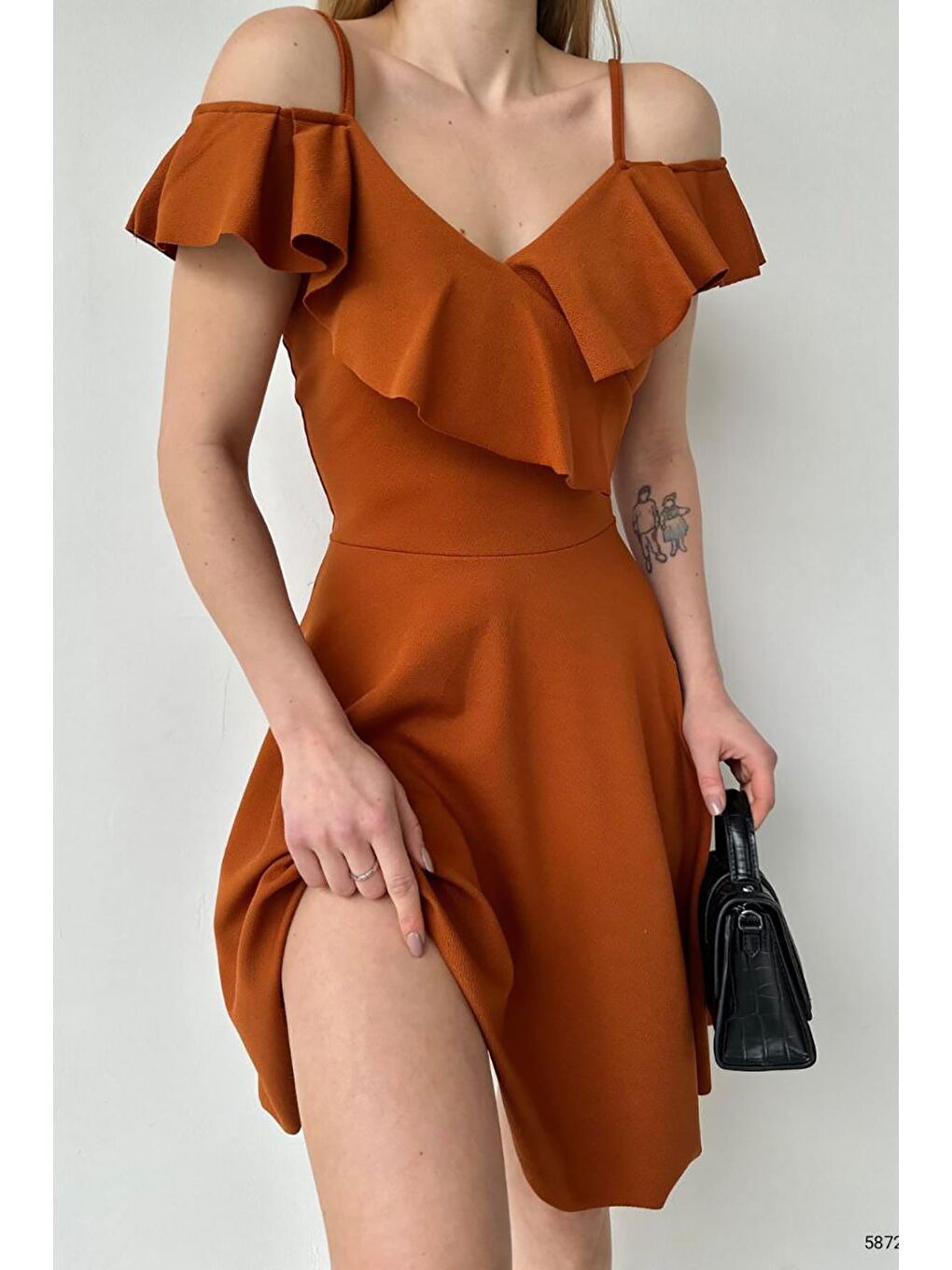 Kahverengi Kiremit Rengi Askılı Omuz Fırfırlı Elbise-3