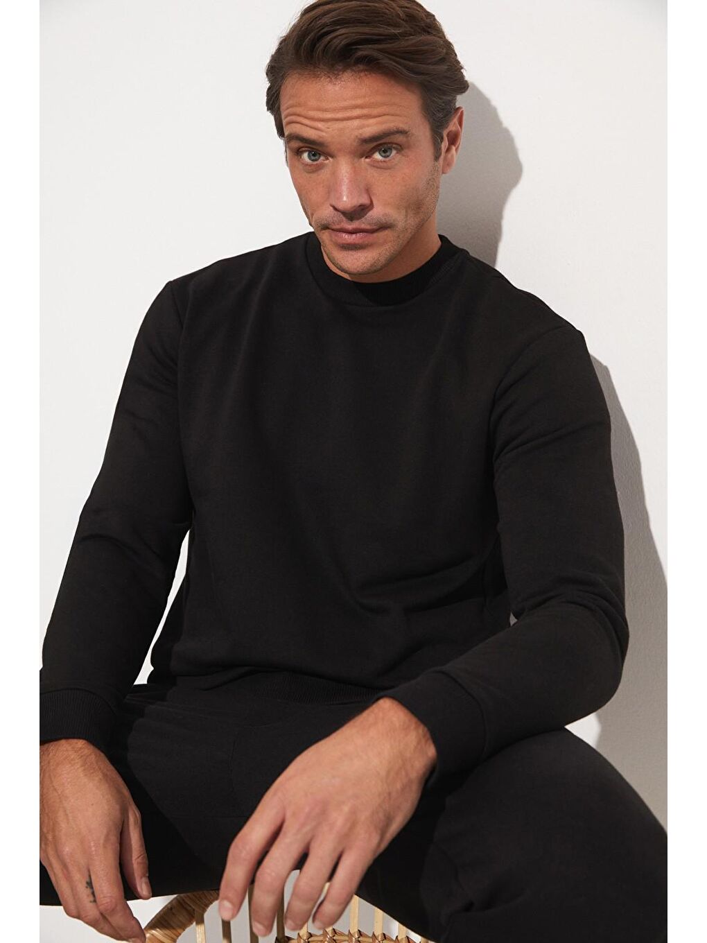 Siyah Bisiklet Yaka Uzun Kollu Basic Erkek Sweatshirt