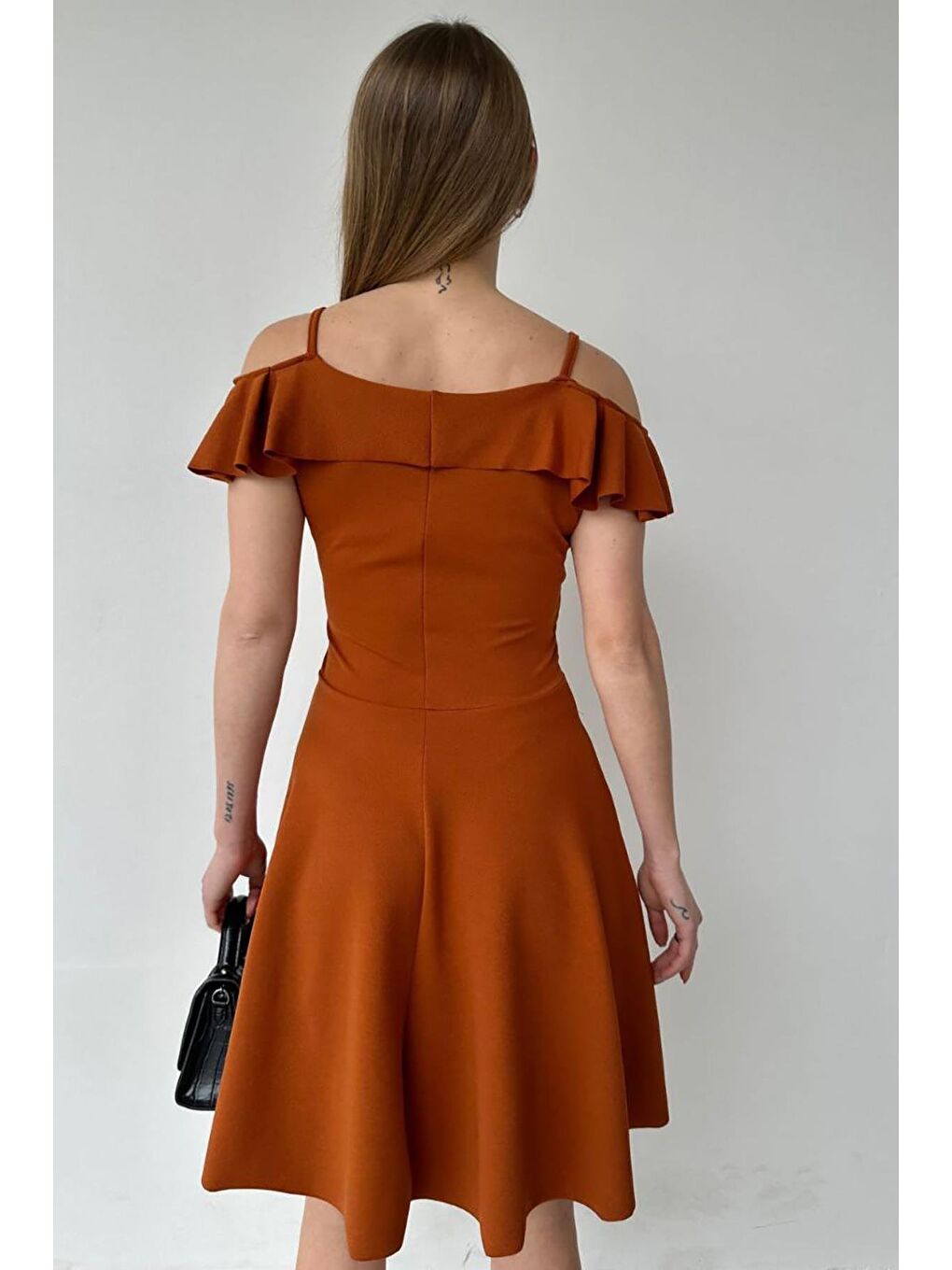 Kahverengi Kiremit Rengi Askılı Omuz Fırfırlı Elbise-4