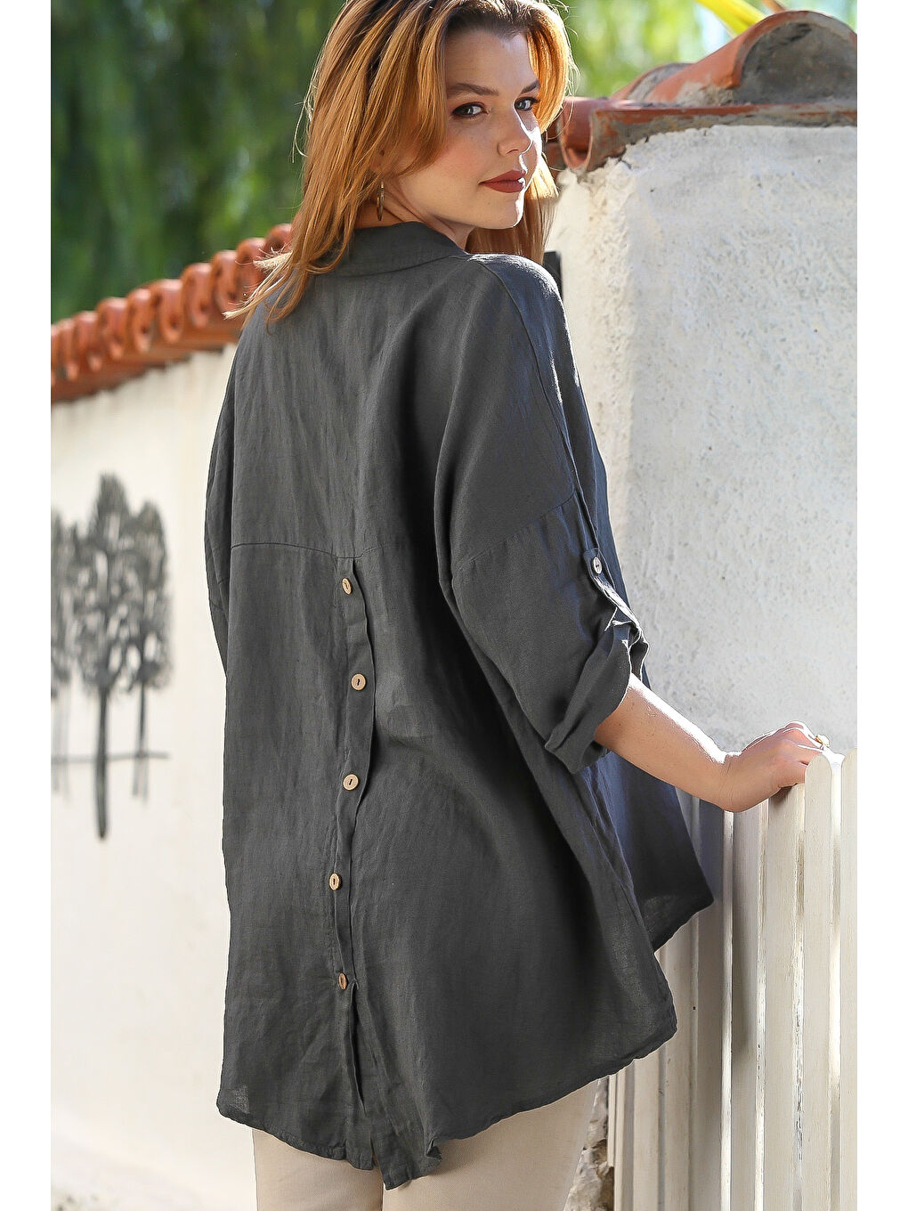 İtalyan Antrasit Gömlek Yaka Düğmeli Uzun Kollu Cepli Keten Arkası Uzun Oversize Dokuma Bluz 75 70-1