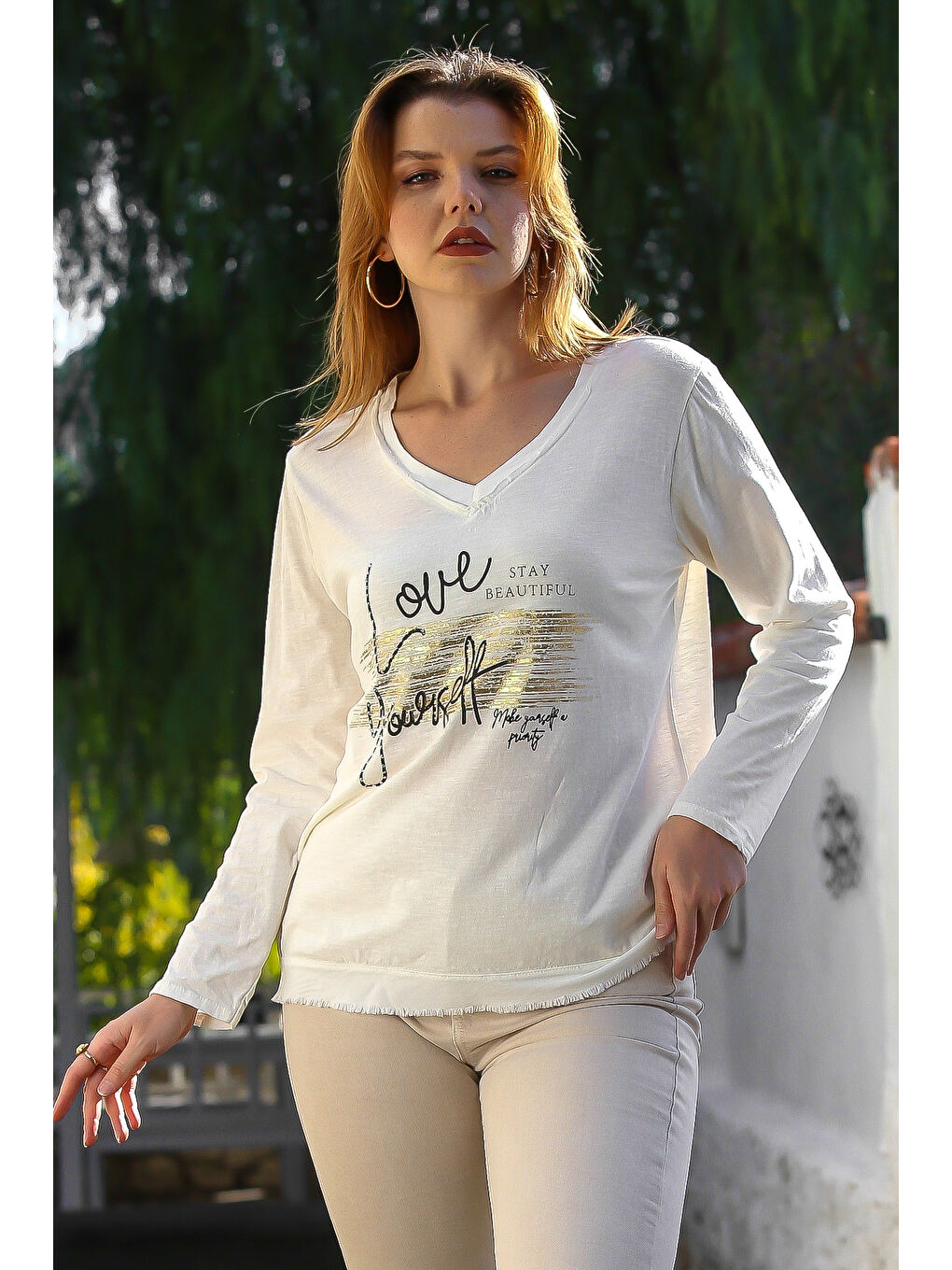 İtalyan Ekru V Yaka Uzun Kol Taşlı Dokuma Garnili Varak Baskılı Casual Penye Örme Bluz 70 60-2