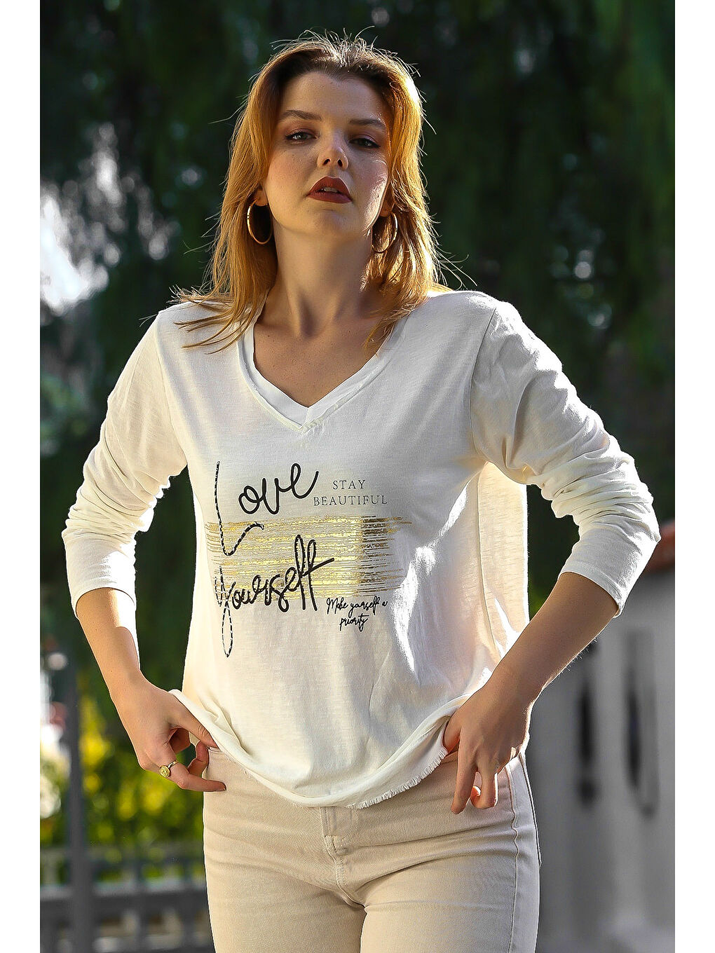 İtalyan Ekru V Yaka Uzun Kol Taşlı Dokuma Garnili Varak Baskılı Casual Penye Örme Bluz 70 60-3