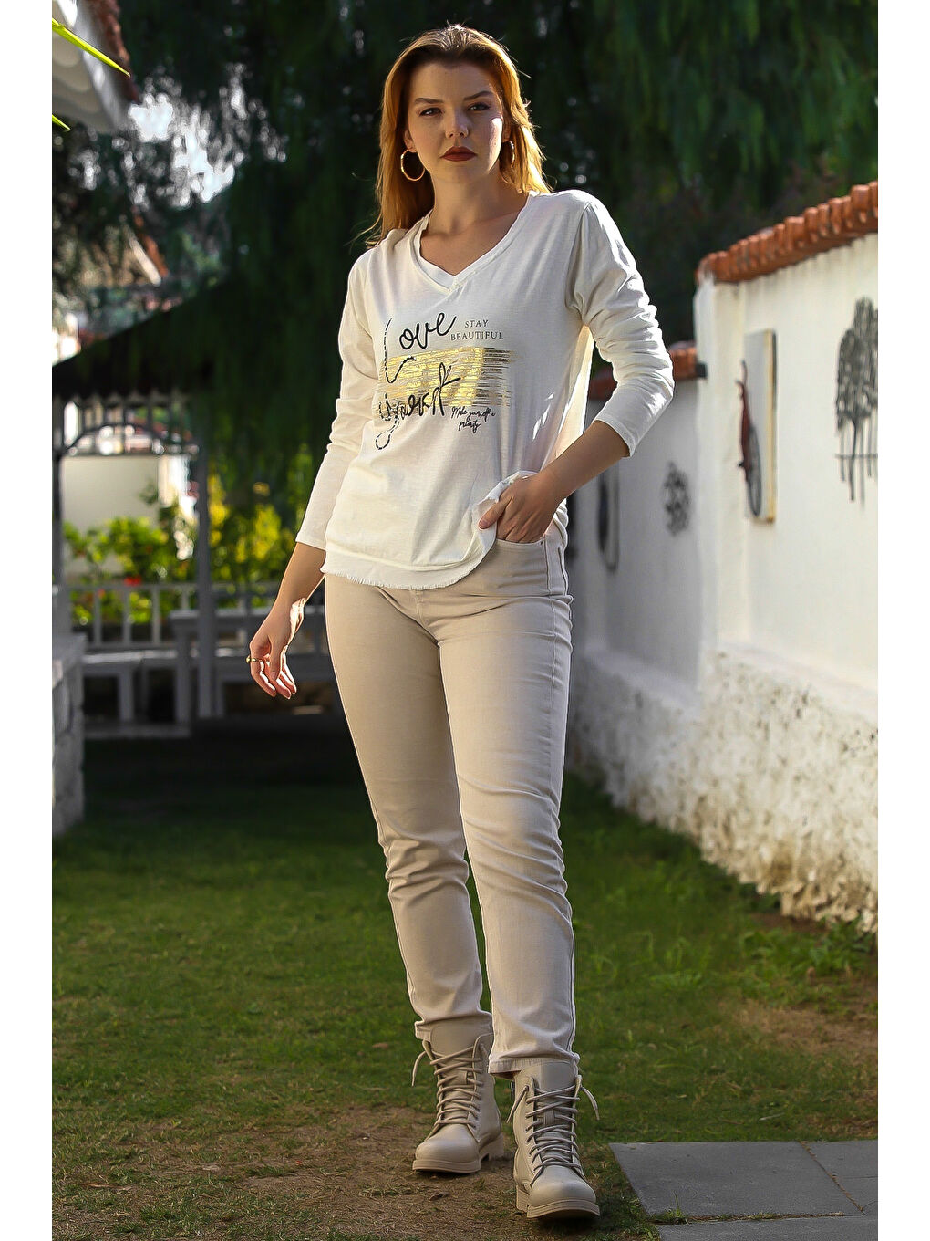 İtalyan Ekru V Yaka Uzun Kol Taşlı Dokuma Garnili Varak Baskılı Casual Penye Örme Bluz 70 60-5