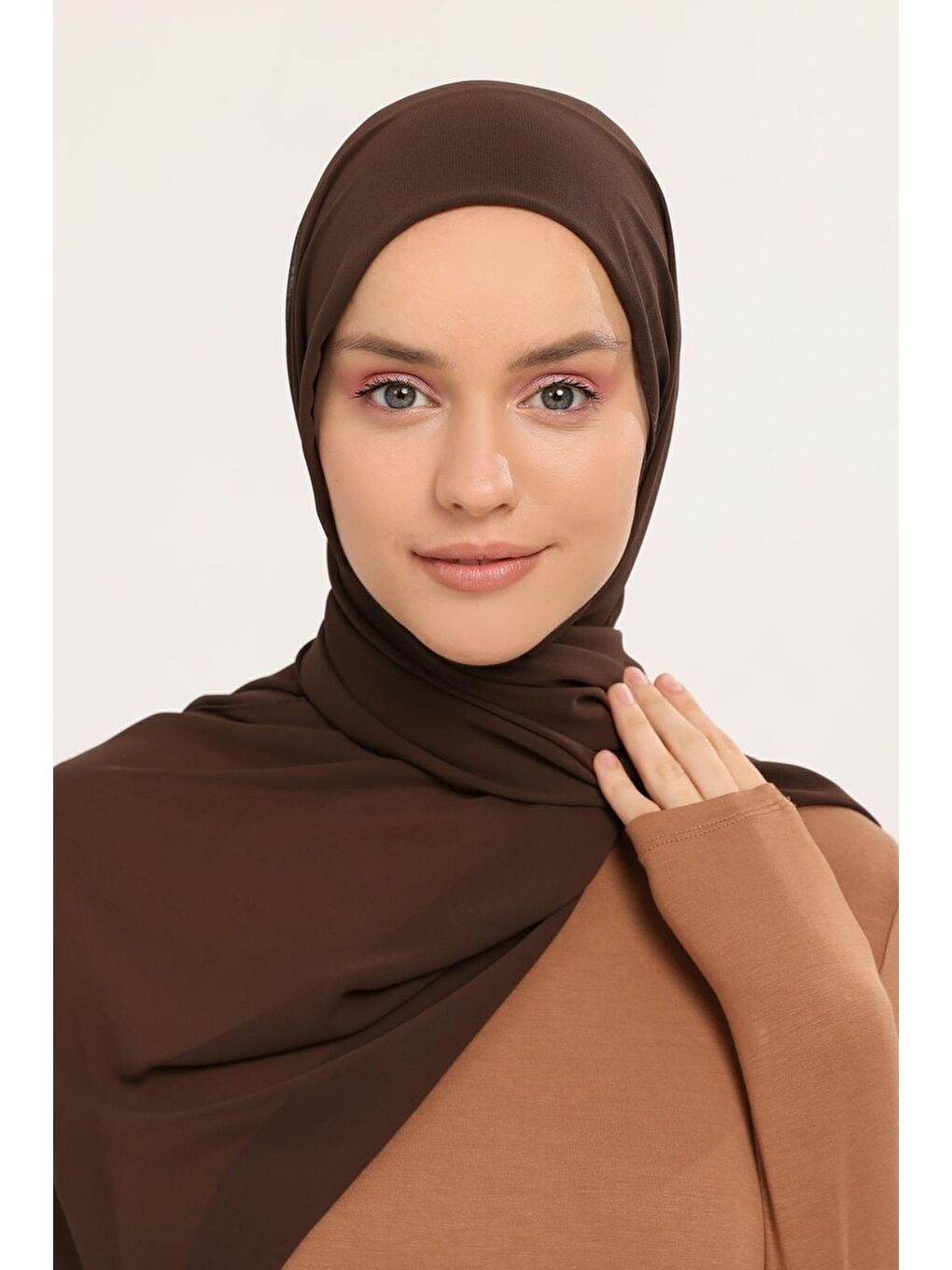 Kahverengi Hazır Pratik Lüks Geçmeli Lastikli Boneli Şifon Şal-2