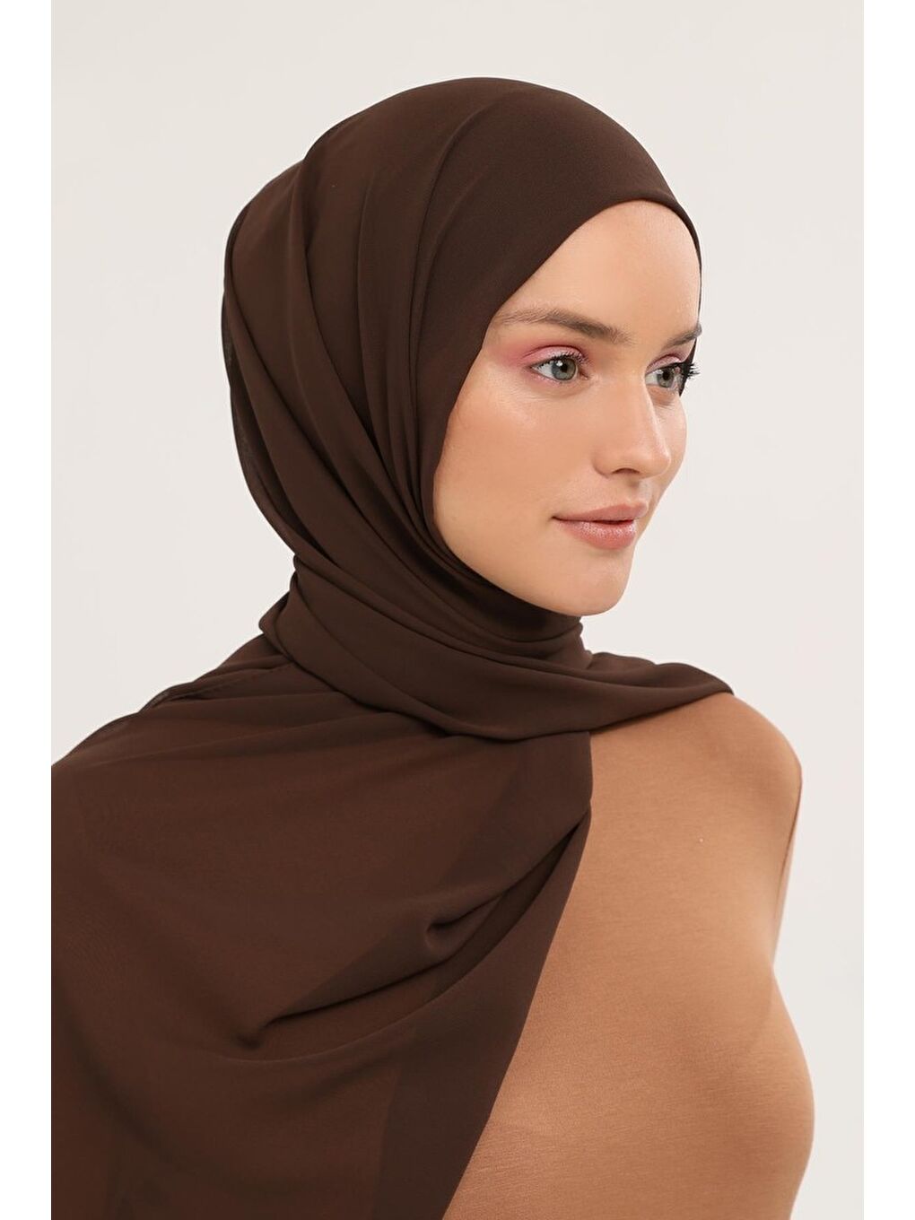 Kahverengi Hazır Pratik Lüks Geçmeli Lastikli Boneli Şifon Şal-3