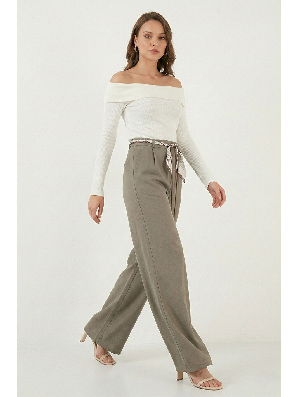 Haki Regular Fit Yüksek Bel Düz Paça Fular Kemerli Kadın Pantolon 6923860-1