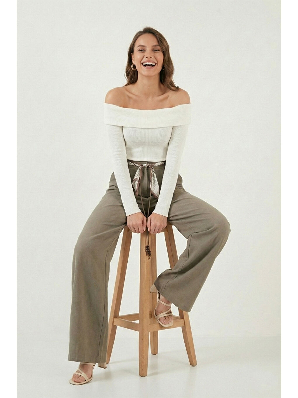 Haki Regular Fit Yüksek Bel Düz Paça Fular Kemerli Kadın Pantolon 6923860-2