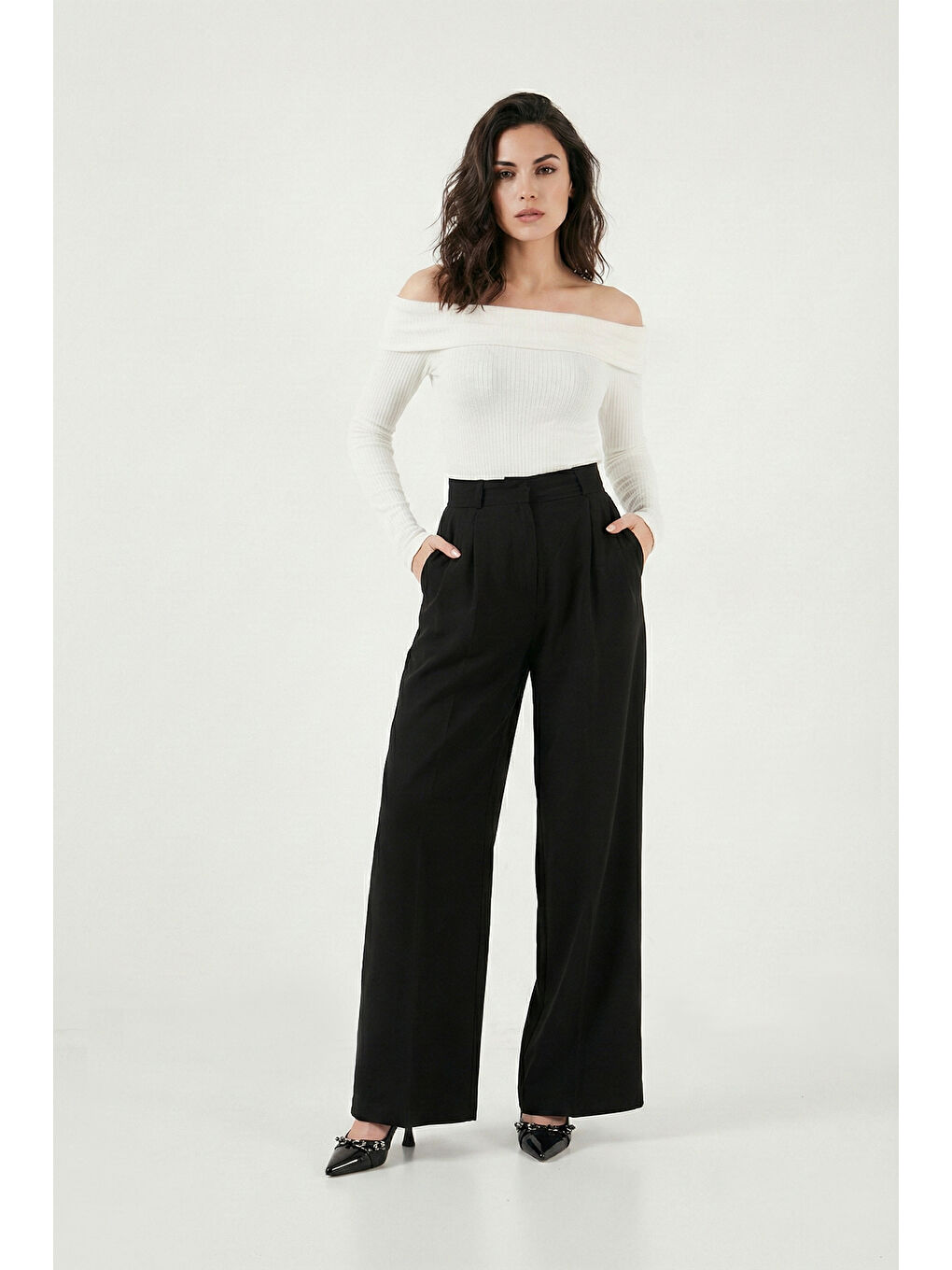 Siyah Wide Leg Yüksek Bel Geniş Paça Pileli Kadın Pantolon 6923871-2