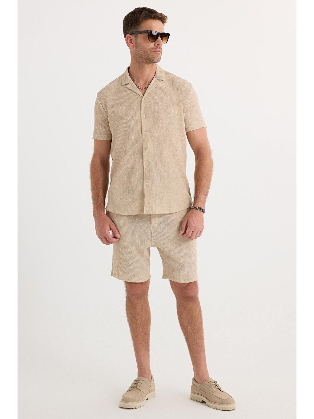 Erkek Slim Fit Dar Kesim Apaş Yaka Beli Bağcıklı Bej Gömlek Şort Takım-3