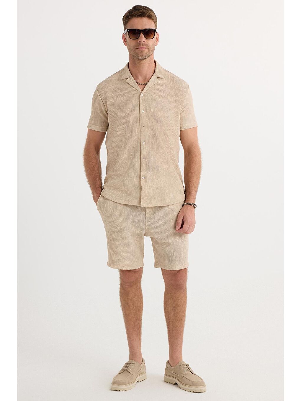 Erkek Slim Fit Dar Kesim Apaş Yaka Beli Bağcıklı Bej Gömlek Şort Takım-4