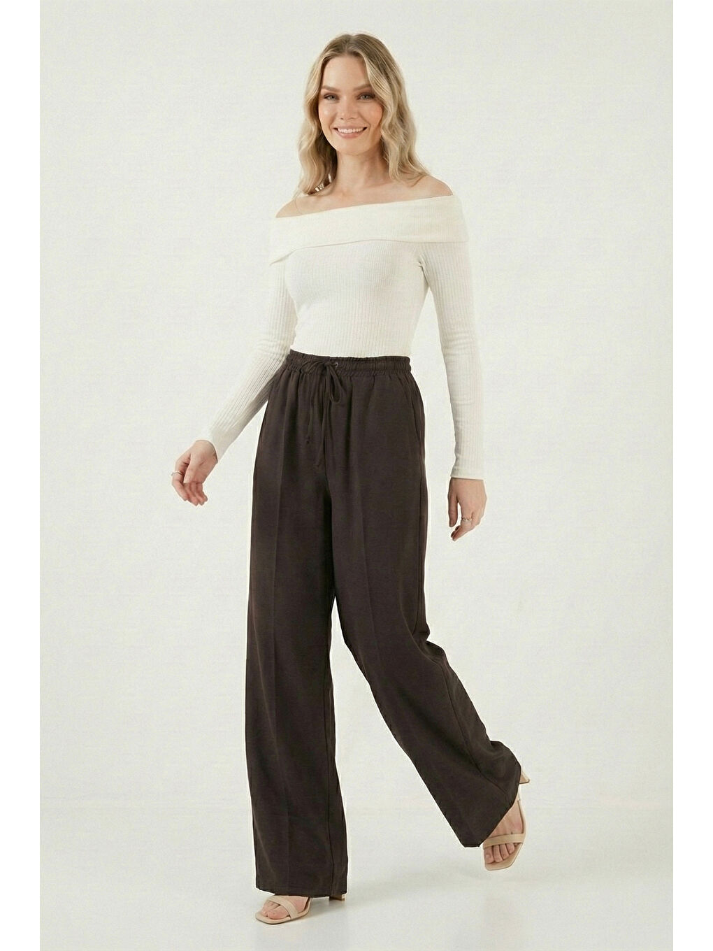 Kahverengi Relaxed Fit Yüksek Bel Bol Paça Bağlamalı Kadın Pantolon 6923874-2