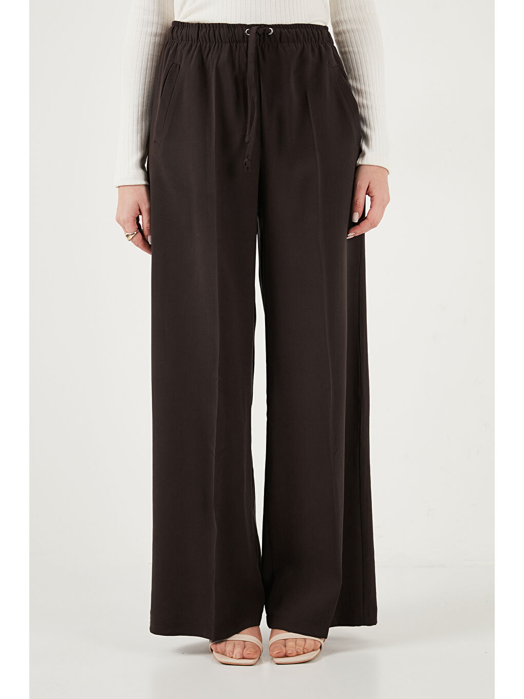 Kahverengi Relaxed Fit Yüksek Bel Bol Paça Bağlamalı Kadın Pantolon 6923874-4