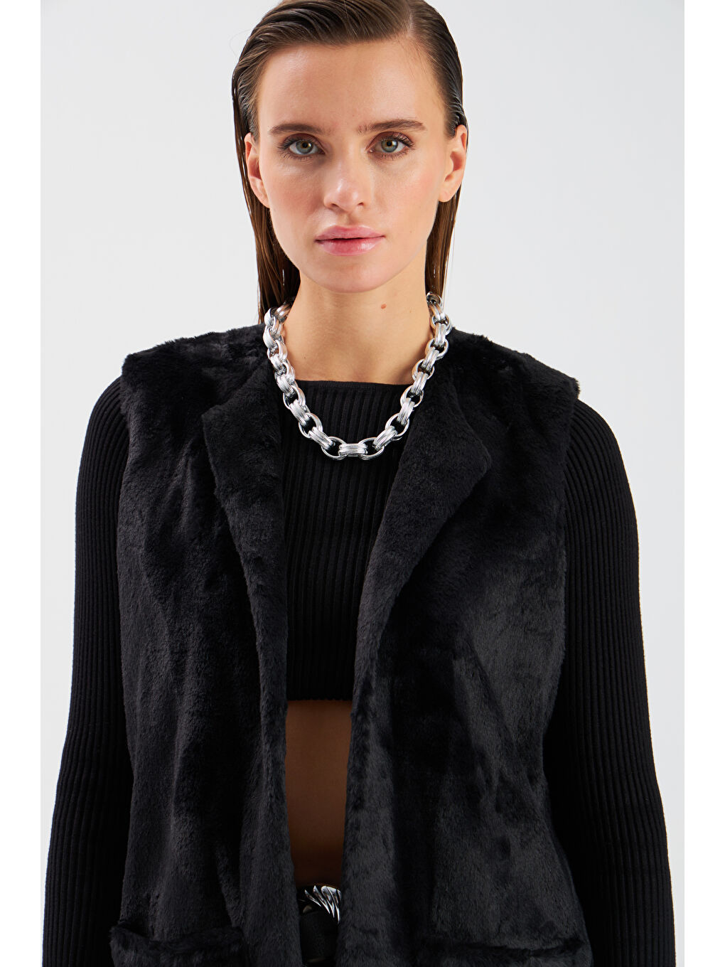 Cep Detaylı Pelüş Yelek   Siyah-5