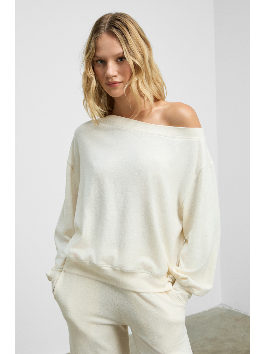 Avenlıght Kadın Yumuşak Ve Esnek Kumaşlı Kayık Yakalı Ekru Sweatshirt-1