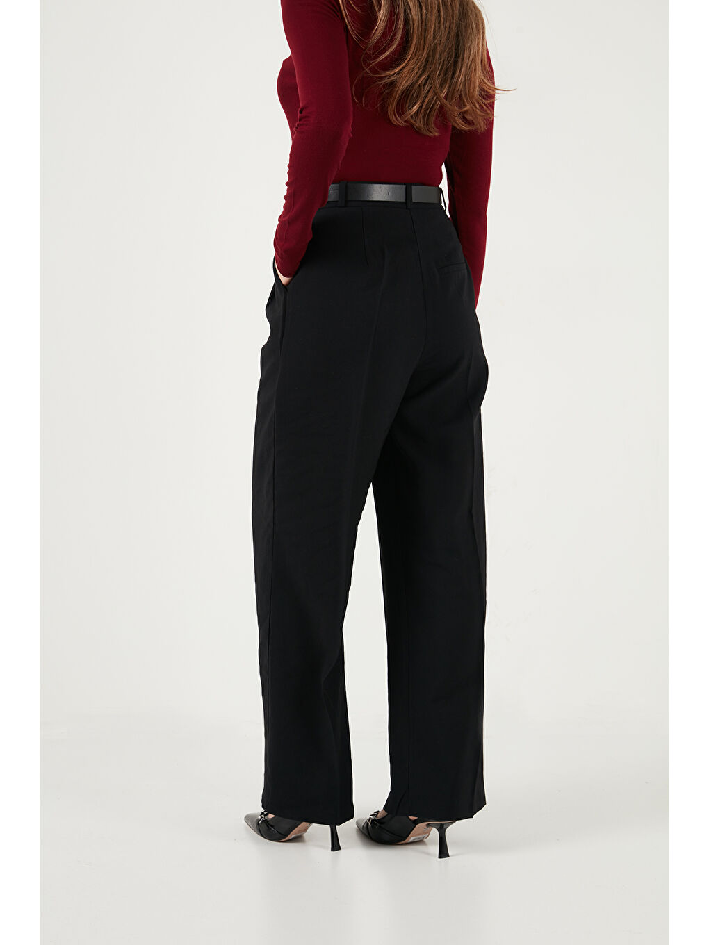 Siyah Regular Fit Normal Bel Düz Paça Kadın Pantolon 6923875-6